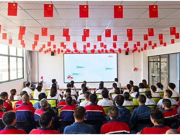 銘記歷史珍愛(ài)和平，砥礪奮進(jìn)開(kāi)創(chuàng)未來(lái)！歐能機(jī)械集體觀看勝利日紀(jì)念大會(huì)