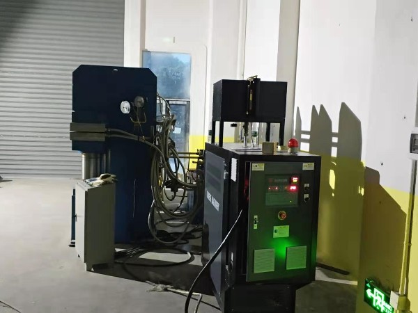 模溫機(jī)的壓力可以調(diào)節(jié)的么？歐能壓力可控模溫機(jī)