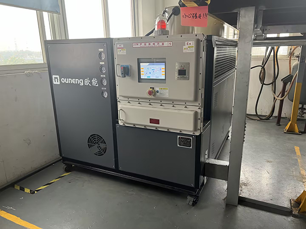 醫(yī)藥中間體半管式不銹鋼反應(yīng)釜防爆電加熱油爐