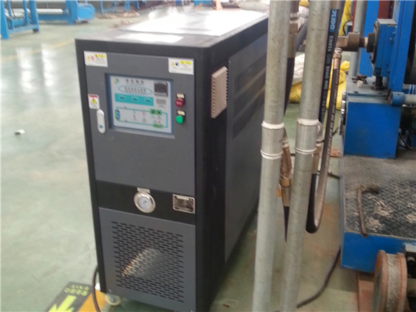 塑膠模溫機(jī)應(yīng)用現(xiàn)場