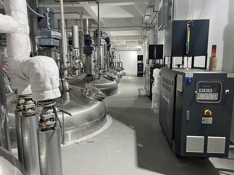 反應(yīng)釜控溫，150KW有機(jī)熱載體爐和高溫油溫機(jī)， (1)